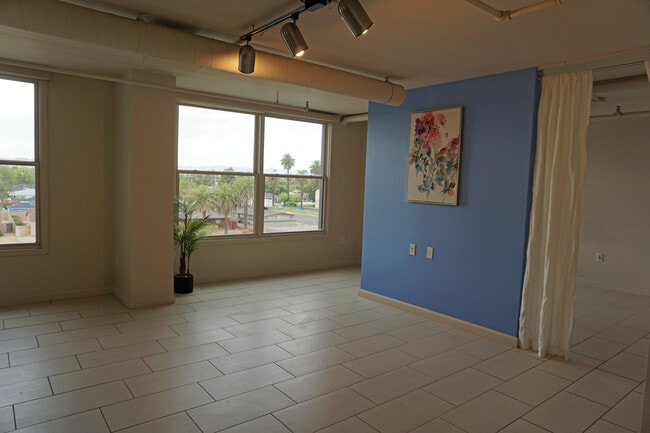 Foto del edificio - 535 W Thomas Rd