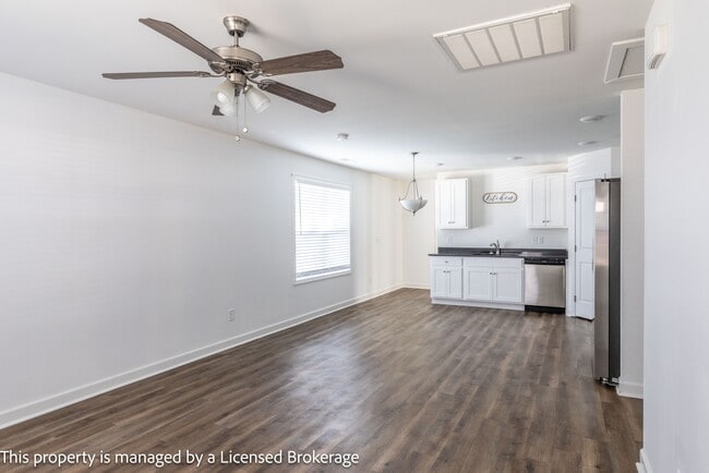 Building Photo - 100 Henson St