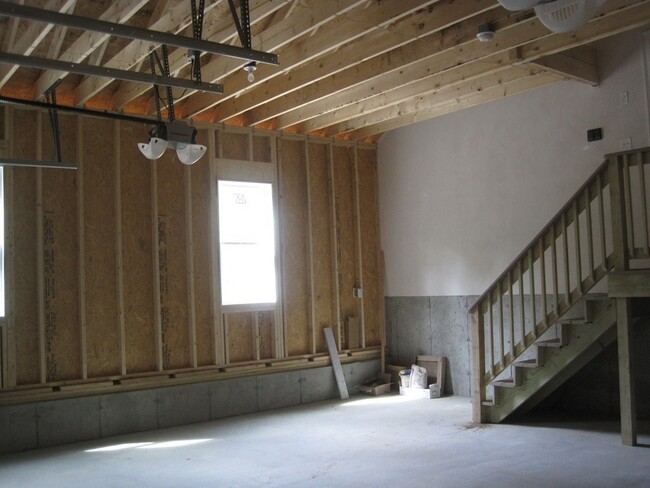 Building Photo - 19 Benson St
