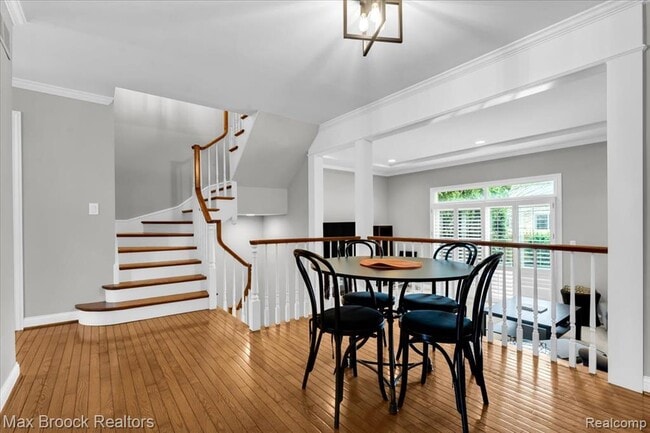 Building Photo - 1613 Brentwood Dr