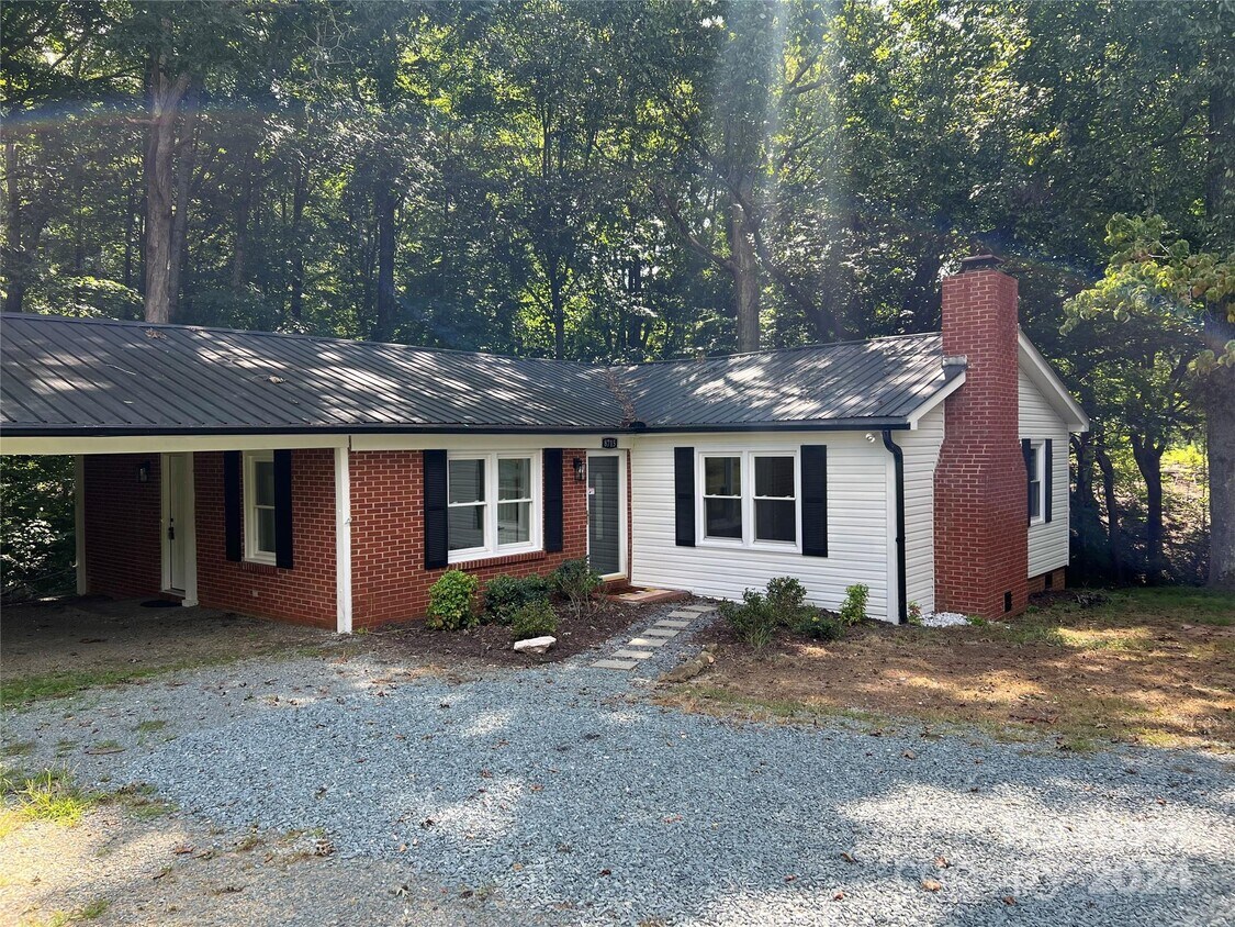 Primary Photo - 8715 Ellis Rd