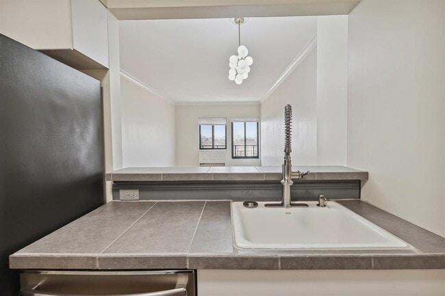 Building Photo - 205 10th St
