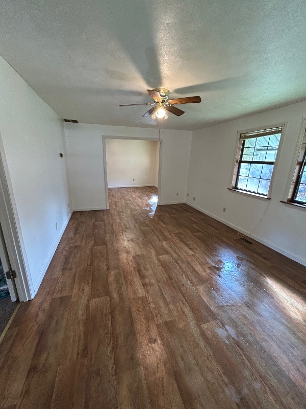 Foto del edificio - 7370 E Dupont Ave