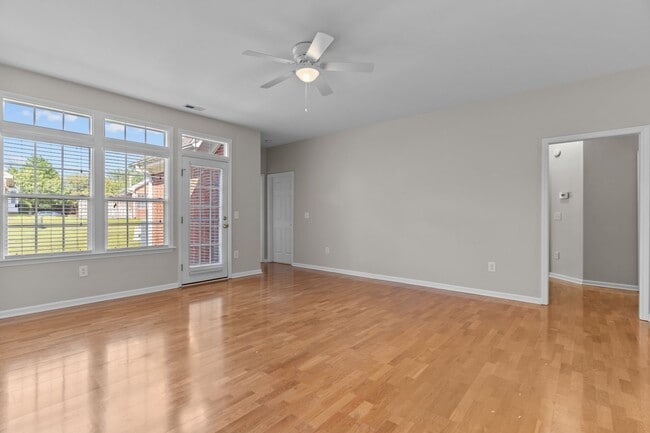 Building Photo - 2 Bedroom Townhouse in Wilmington!