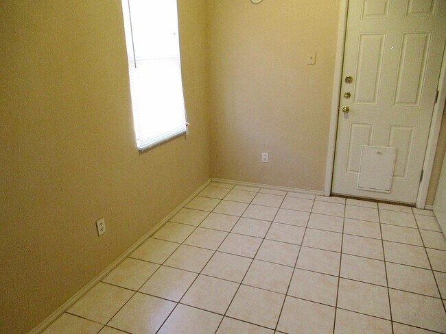 Foto del edificio - 9615 Elmwood Ave