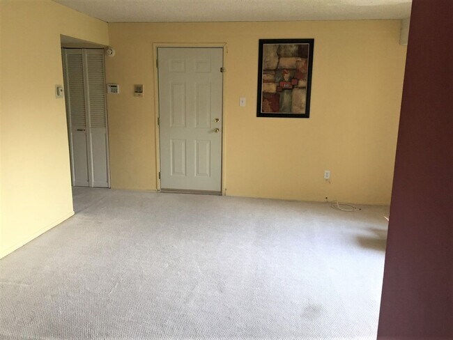 Foto del edificio - Amazing 1-Bedroom Condo at Bentley Square Condos! Available Late June!