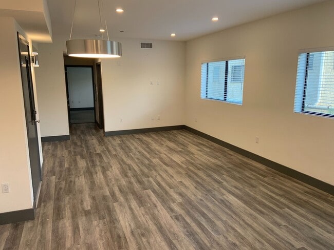 Foto del edificio - 3743 Midvale Ave