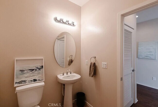 Foto del edificio - Rare Top-Floor Corner Condo in ThreeSixty at South Bay