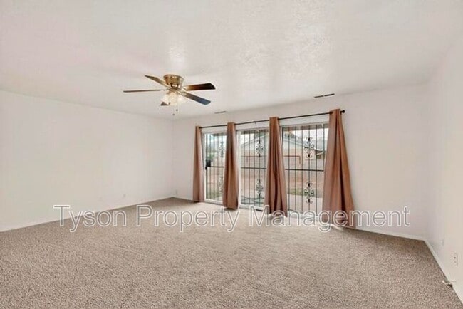 Foto del edificio - 3503 Montclaire Dr NE