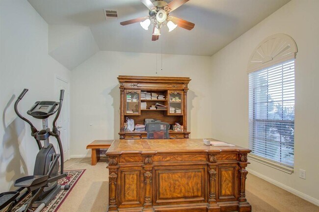 Building Photo - 2918 Surrey Cir