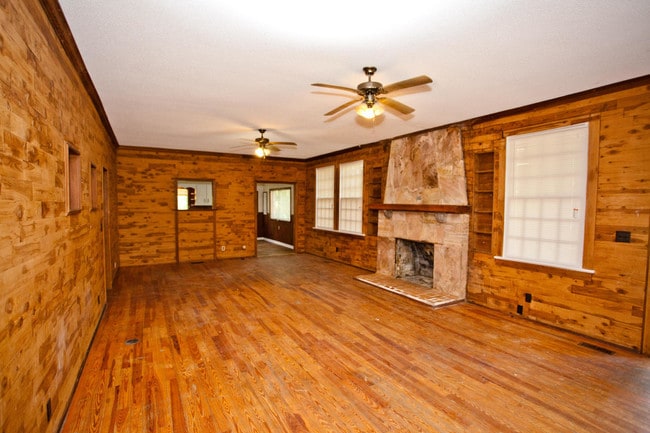 Building Photo - 1823 Jenkins Rd