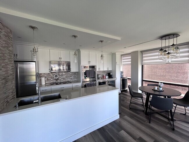 Foto del edificio - 345 W Fullerton Pkwy