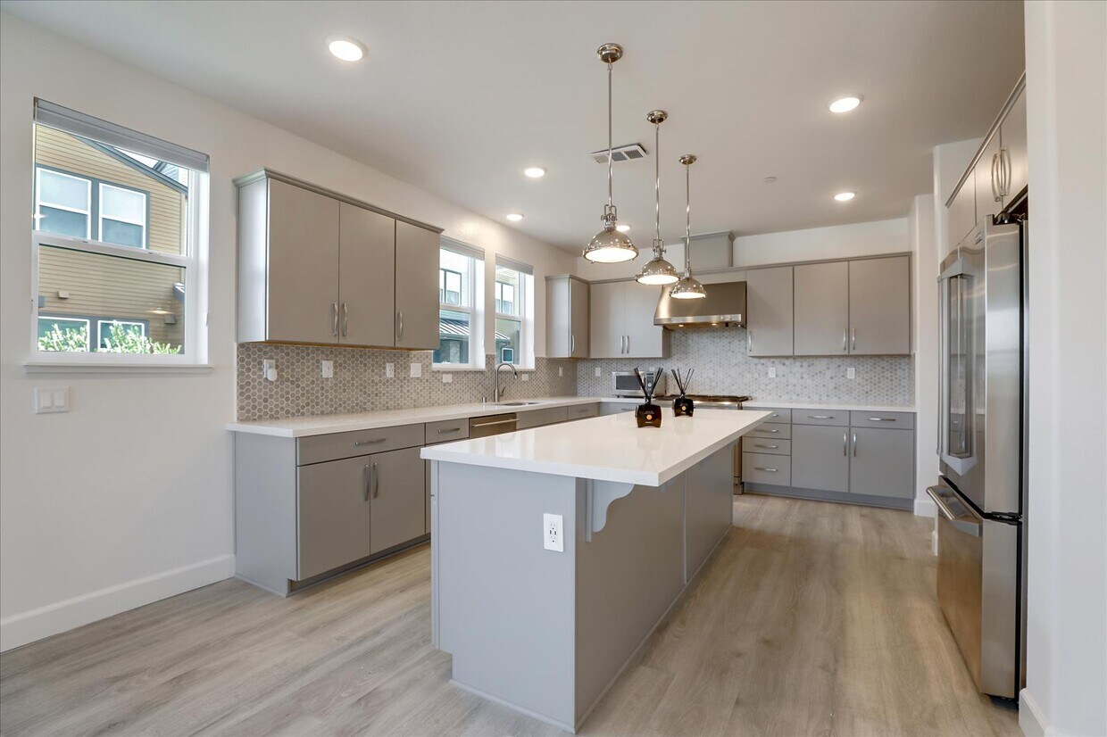 Foto principal - 840 E Duane Ave