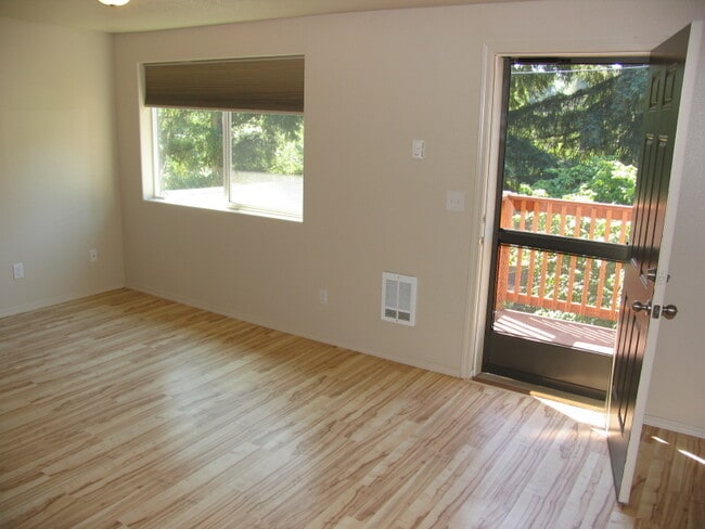 Building Photo - 508 SE Davis St
