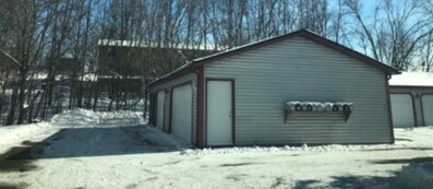 Building Photo - 412 Racine St