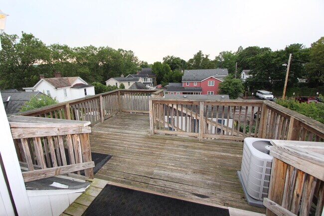 Foto del edificio - 611 Blackburn Rd