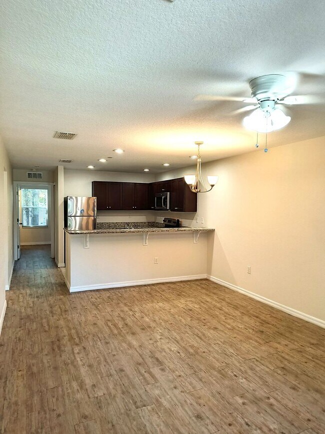 Building Photo - Lopez-168, #103