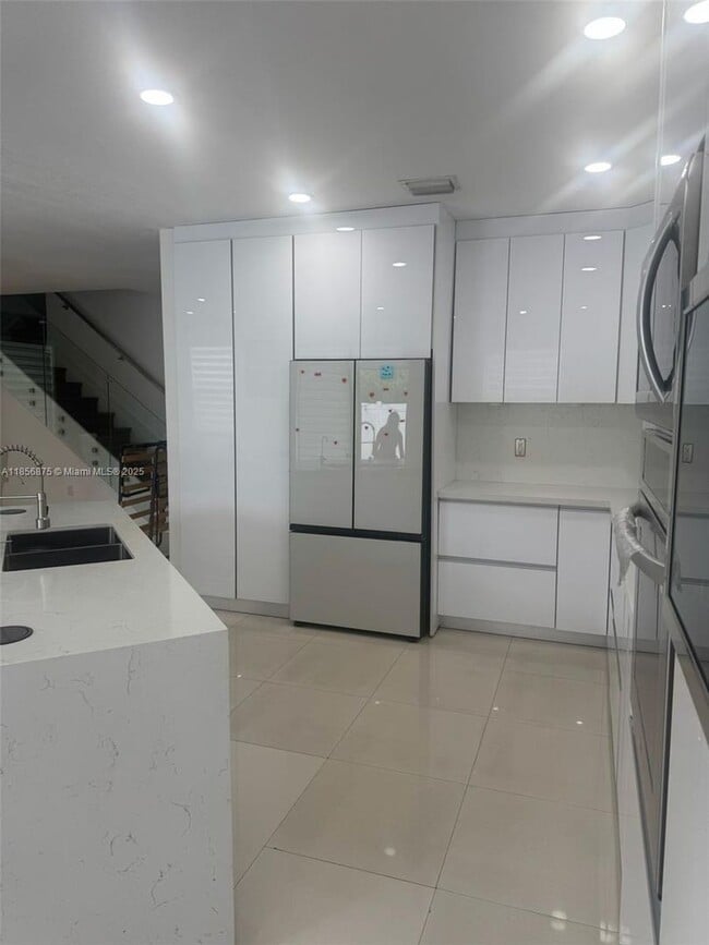 Building Photo - 3521 W 86th Terrace