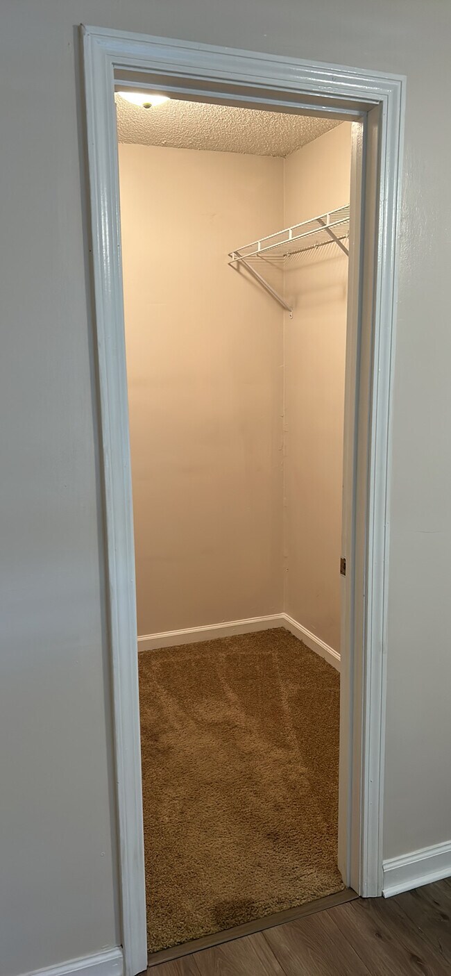 Foto del edificio - 105 Crestwood Ct