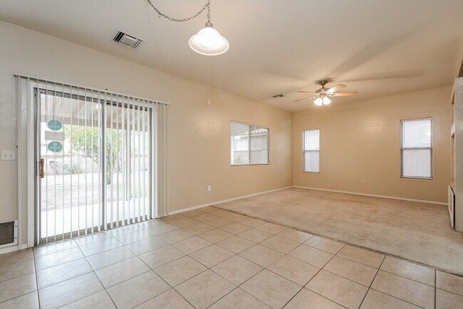 Foto del edificio - 8868 N Twin Peaks Brook Rd