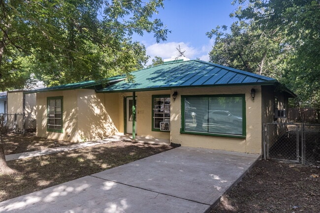 Building Photo - 939 Field St