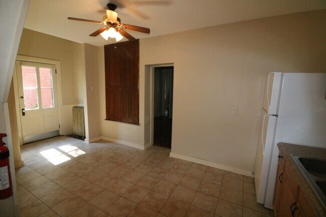 Foto del edificio - 1316 E 10th St