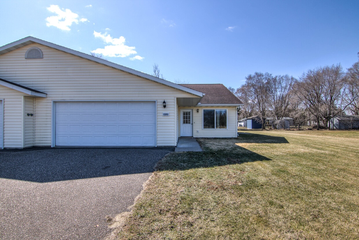 Foto principal - 13203 39th Ave N