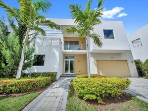 Building Photo - 10081 NW 75th Terrace