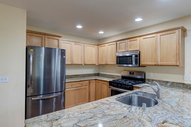 Foto del edificio - 3-bedroom, 2.5-bathroom Pet Friendly Home