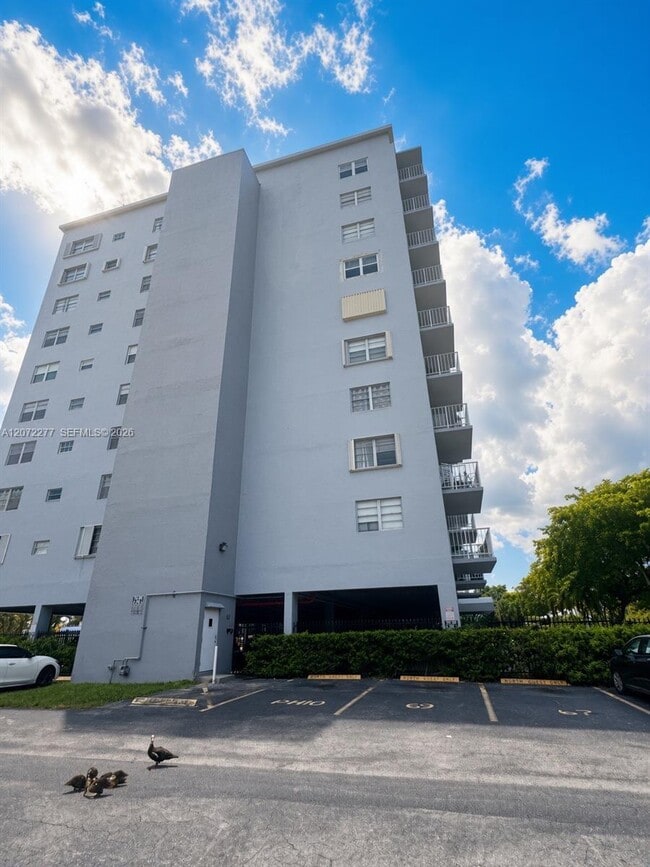 Building Photo - 1470 NE 125th Terrace