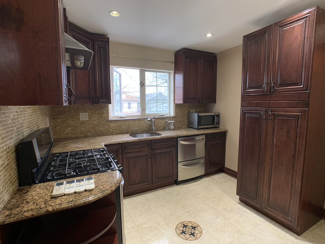 Foto principal - 4375 Katonah Ave