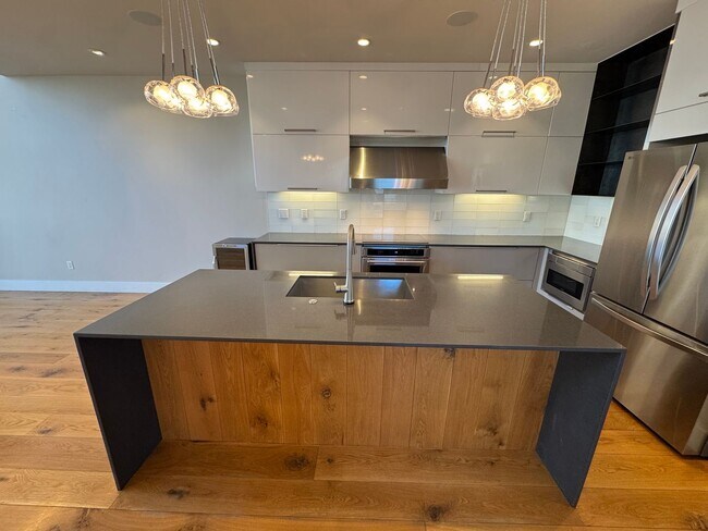 Foto del edificio - Perfect Sloan Lake Home with all the features and great views
