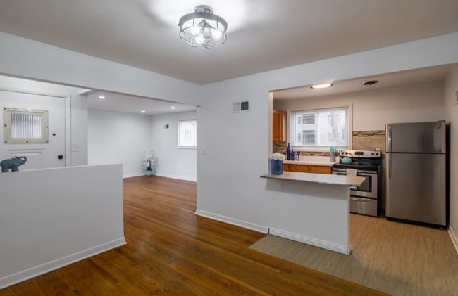 Building Photo - 243 Custer Ave
