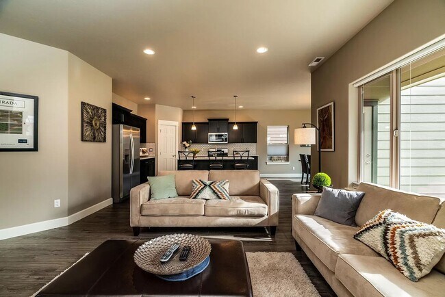 Foto del edificio - Gorgeous home in SE Bend with pool access ...
