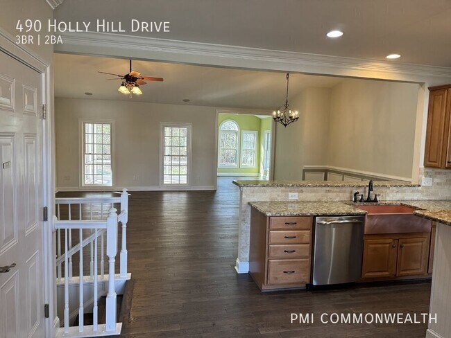 Building Photo - 490 Holly Hill Dr