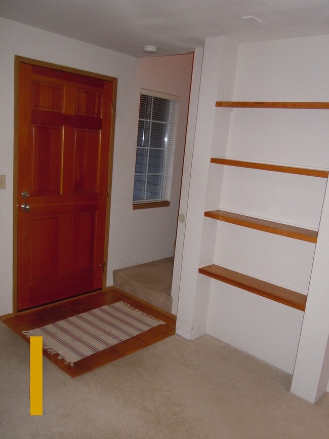 Enrtance - 12707 87th Ct NE