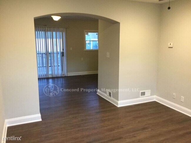 Building Photo - 3 br, 1 bath Townhome - 3537 McShane Way