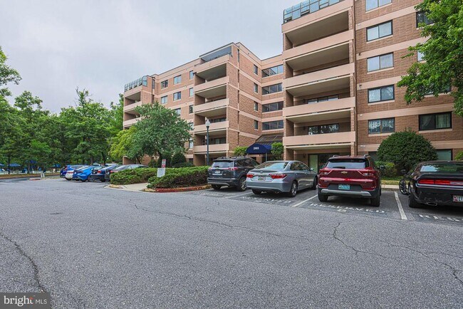 Building Photo - 2903 Fallstaff Rd