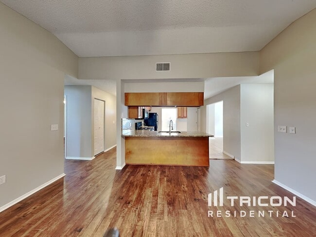 Building Photo - 1010 Pine Ridge Circle Brandon FL