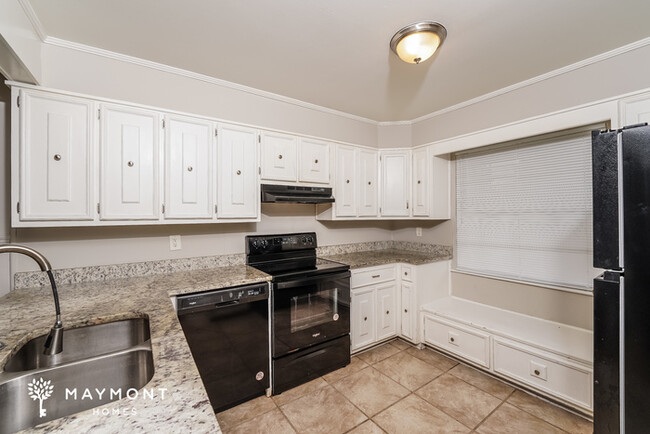 Building Photo - Brick 3 Bedroom Home
