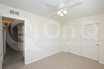 Building Photo - 303 N Miller Rd