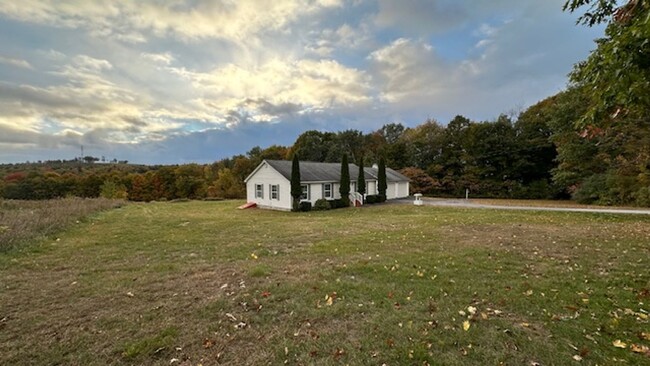 Foto del edificio - Beautiful House For Rent w/ 2 Car Garage a...