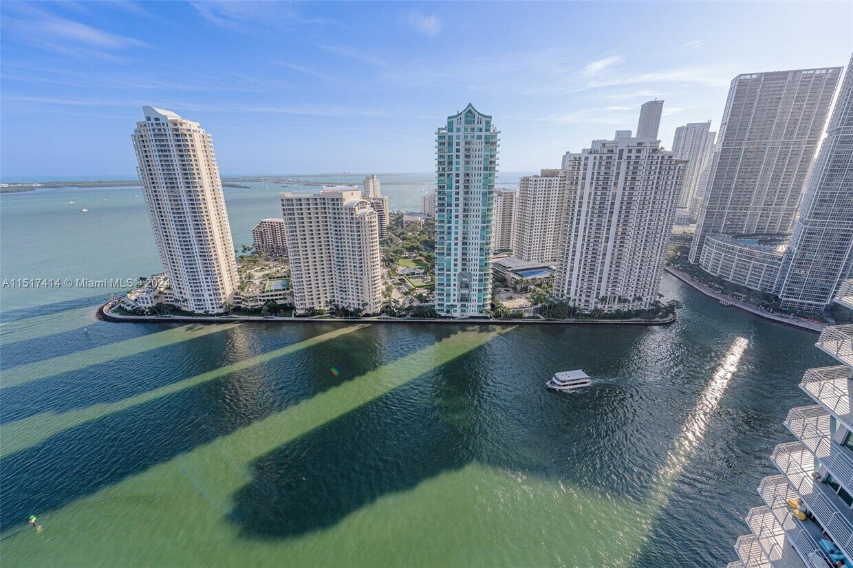 Foto principal - 335 S Biscayne Blvd
