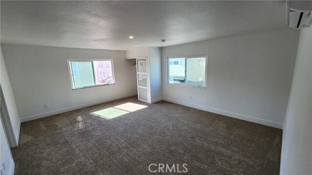 Building Photo - 988 El Camino Dr