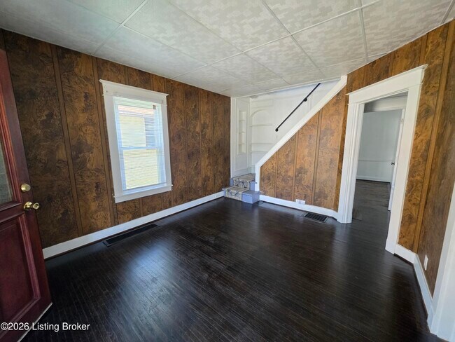Building Photo - 321 S 39th St