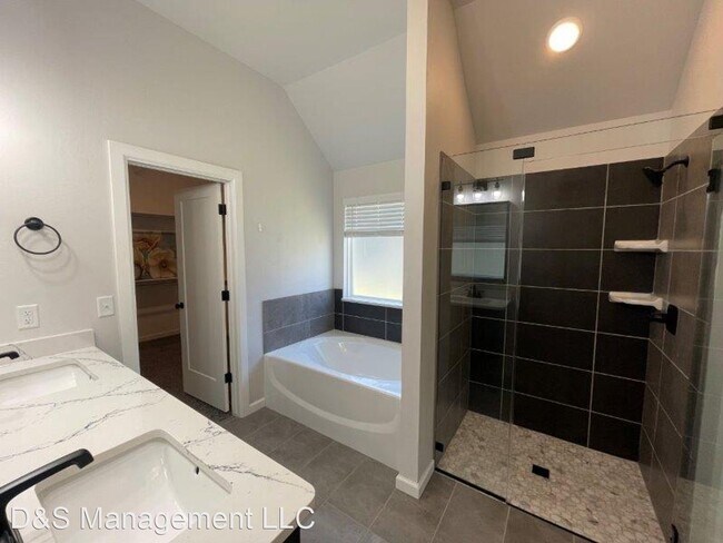 Foto del edificio - 3 br, 2.5 bath House - 13243 Sawtooth Oak Rd