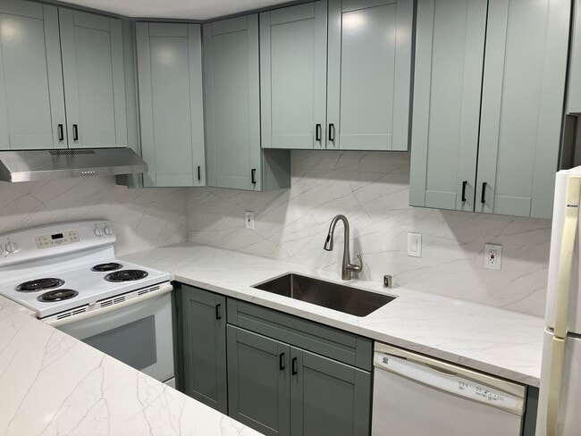 Foto del edificio - Rare North Park Gem – Remodeled Tiffany Blue Kitchen + Parking!