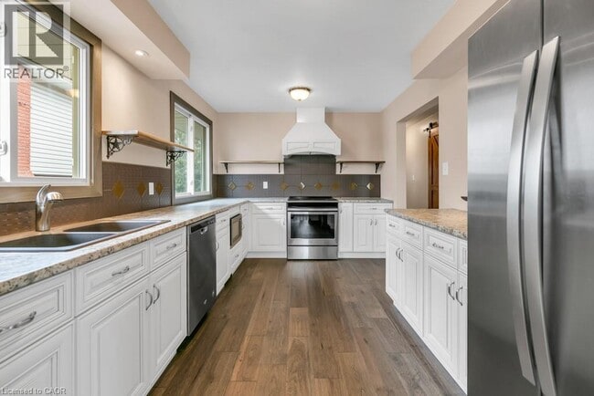 Building Photo - 62 Windsor St