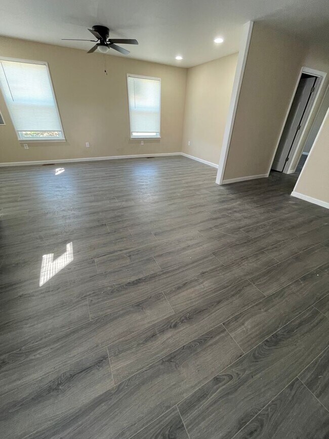 Foto del edificio - Newly Renovated 2 Bedroom House in McMinnv...