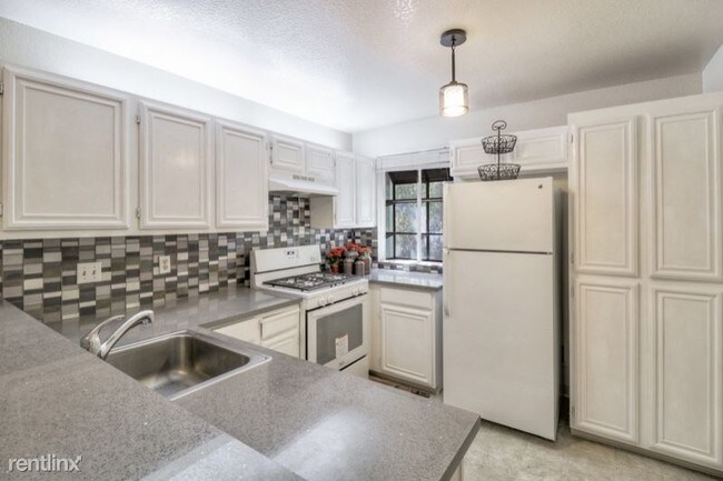 Foto del edificio - 37000 Meadowbrook Common